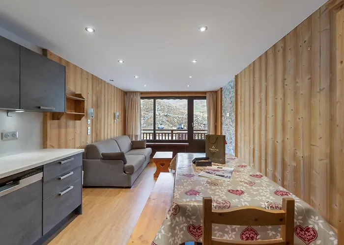 A 6 Pers Pres Des Pistes Avec Balcon Et Wifi - Fr-1-640-19