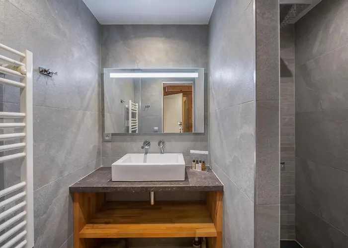 A 6 Pers Pres Des Pistes Avec Balcon Et Wifi - Fr-1-640-19 * Val Thorens