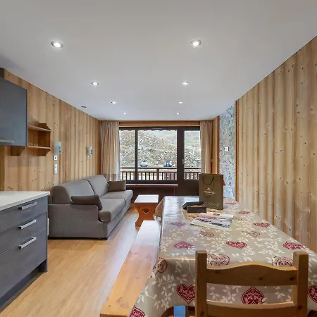 A 6 Pers Pres Des Pistes Avec Balcon Et Wifi - Fr-1-640-19