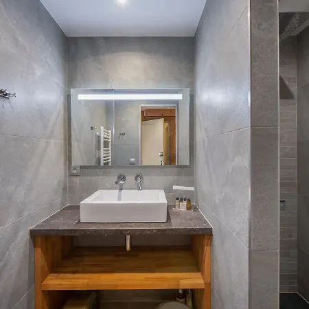 A 6 Pers Pres Des Pistes Avec Balcon Et Wifi - Fr-1-640-19 * Val Thorens